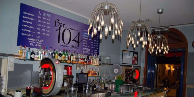 Bar 104